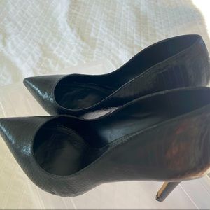Black Aldo heels size 7.5